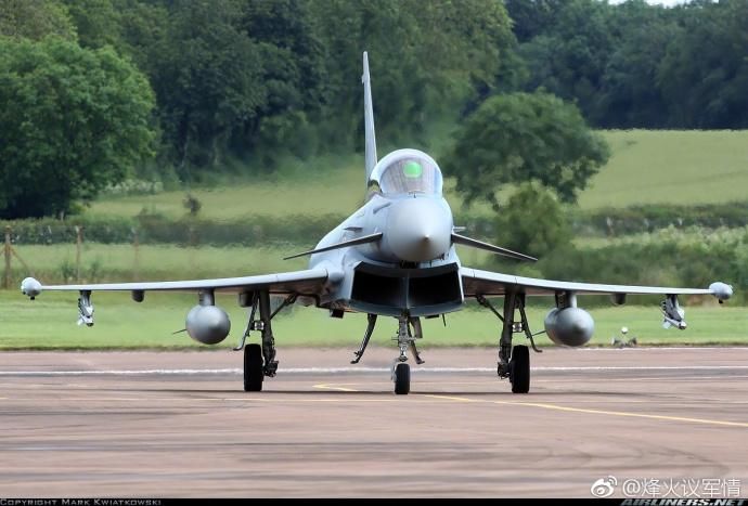 和我军歼10C较量一下?欧洲台风战斗机美图