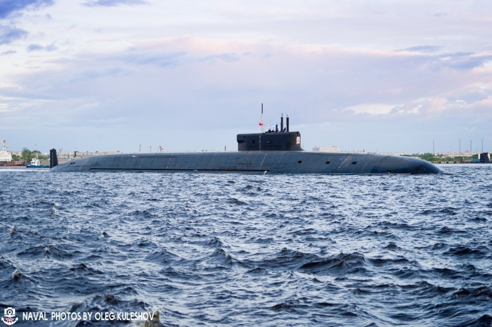 日前俄罗斯海军最新的一艘北风之神A型战略核潜艇“弗拉基米尔大公”号恢复了工厂运行测试，该潜艇进入海中进行工厂测试。该潜艇是北风之神级潜艇的最新改进型号。