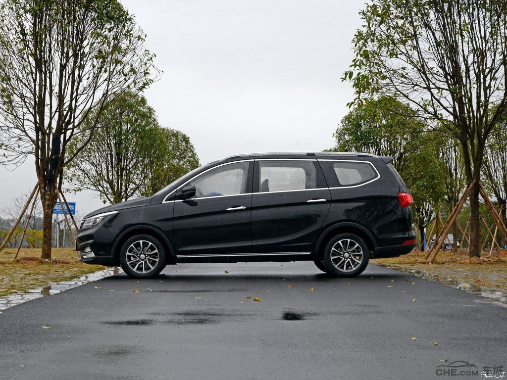 国产七座大型mpv宝骏730暑期优惠大促销直降3万