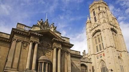 英国留学:90后女学者刘明侦成为国内985大学