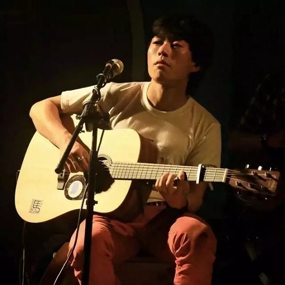 赵雷首次在演出现场崩溃,大骂主办方:再这样下去我就废了