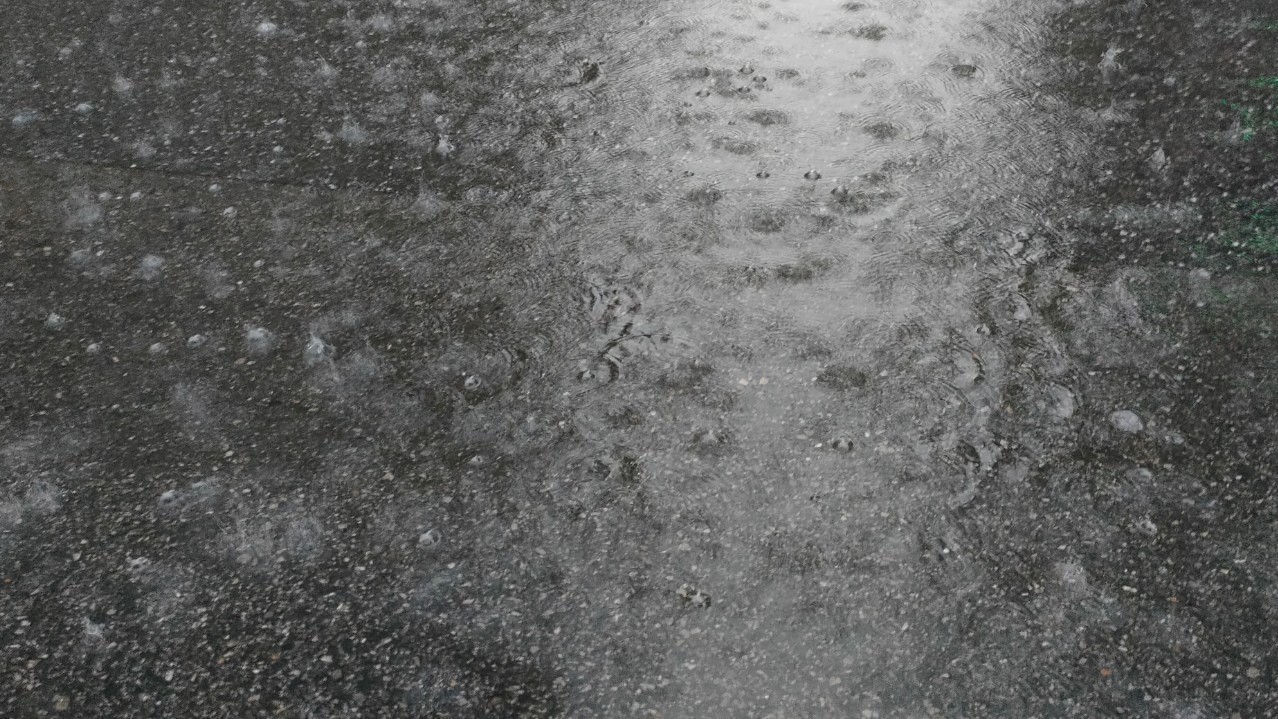 早高峰城市路网运行压力突出!雨天驾车出行这些技巧要掌握 早高峰城市路网运行压力突出!雨天驾车出行这些技巧要掌握