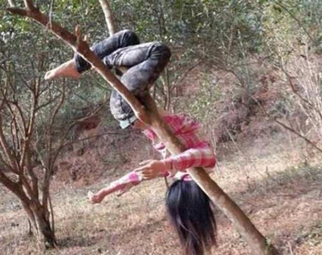 GIF搞笑趣图:据说扎马步能瘦腿,我的两个闺蜜