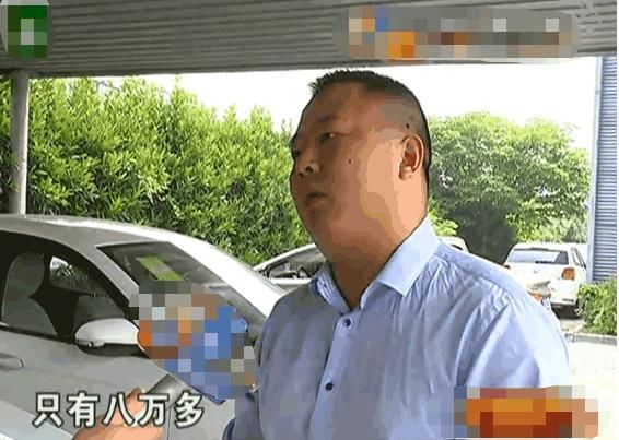 男子自己上牌发现4s店有张发票是上牌服务费