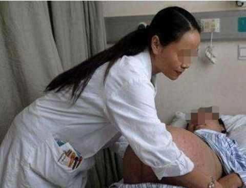 孕妇心疼钱,不舍得去医院做产检,生下四胞胎,家