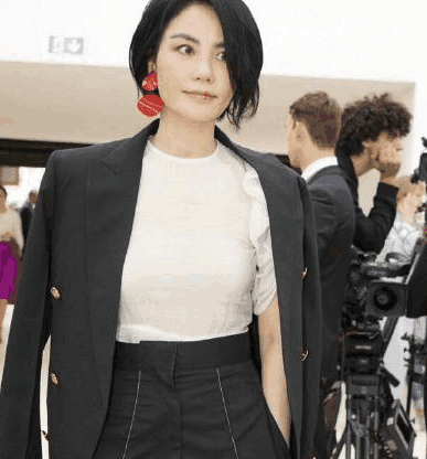 拿国家工资的4位明星, 前3位令人敬佩, 网友: 最