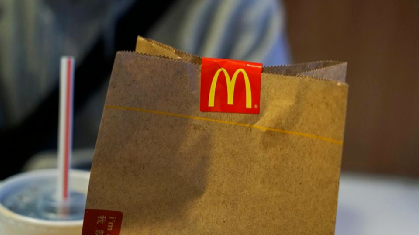 麦当劳被曝过期鸡肉、蔬菜照常用 鲜度计时器成摆设 网友：震惊恶心
