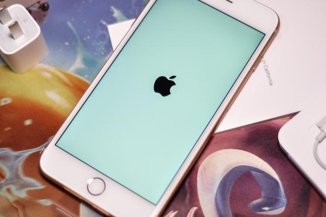 iPhone X掉漆,iPhone 8P看来又要涨价了