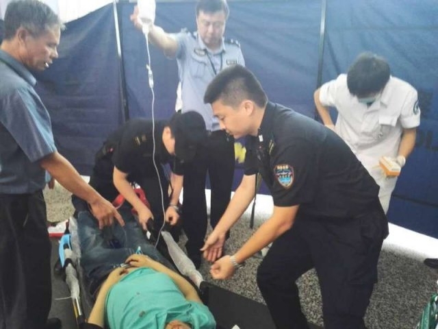 男子机场吐血倒地 被传机场行李箱内藏尸