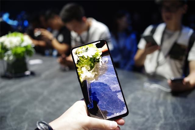 vivo NEX正式发布,创新满满零界全面屏,旗舰版
