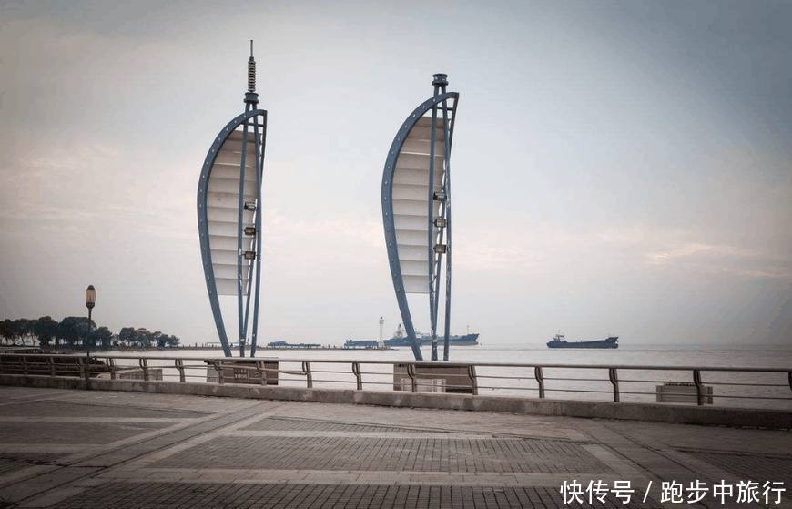 除了上海, 这个城市也是长江入海口, 被誉为三线