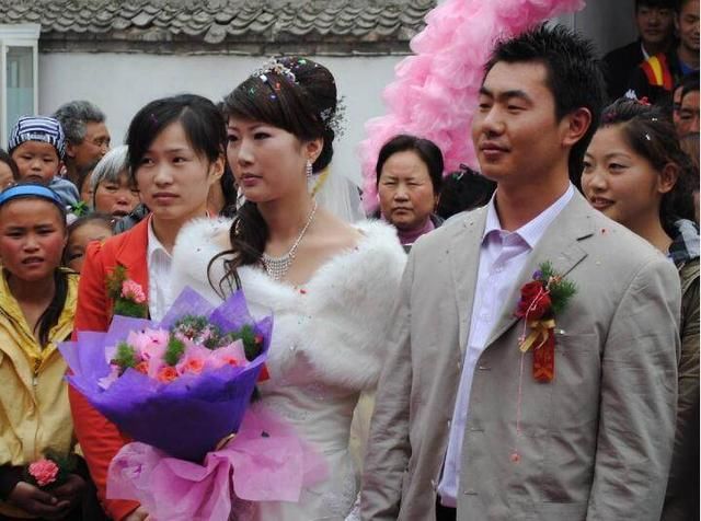 兒子結婚,婚禮上新娘子不起眼的小舉動,我不顧一切阻止婚禮繼續