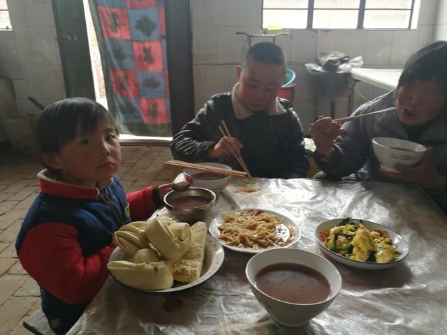 留守儿童写给在外打工父母的一封信,让人泪奔