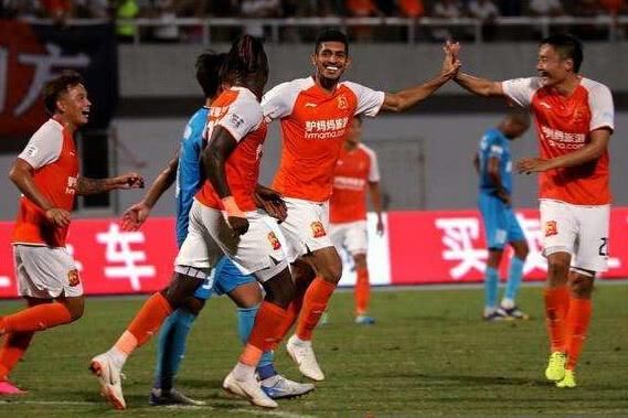 中甲豪门锁定冲超名额,把恒大当预备队用,新的