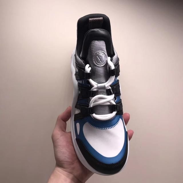 巴黎时装周走秀的LV老爹鞋,杨幂和anglebaby都