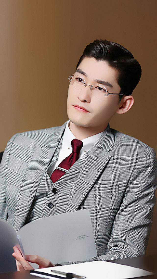 上海最具人气男演员,未戴口罩现身商场,网友:无人搭理令人唏嘘