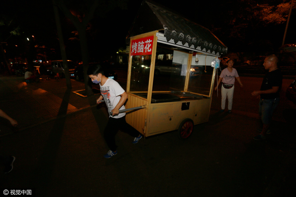 2014年3月，翟一帆到重庆游玩，发现当地有种叫“烤脑花”的小吃不错。