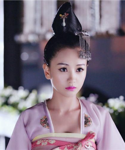 杨蓉不愧是古装第一美女,每个古装打扮都能美