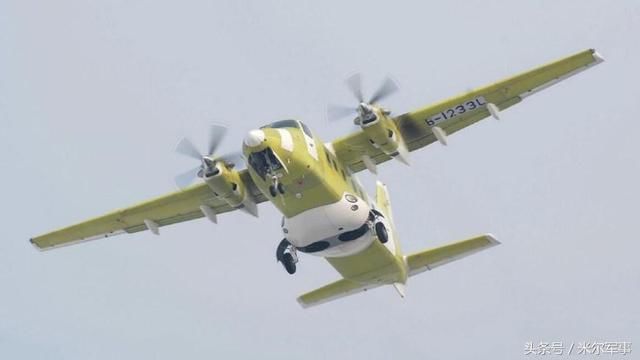 美国一口气买20架中国飞机,空军装备2000架,中