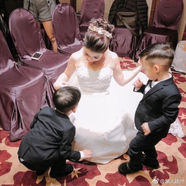 范玮琪双胞胎儿子身高竟相差这么多?网友:孩子