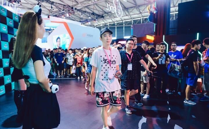 CJ:Jackeylove击杀王思聪获得五杀 恐怕他要准