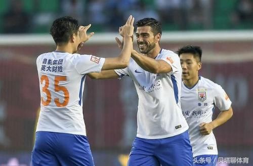 王大雷见了C罗,扔出世界级手抛球!还没被吹越