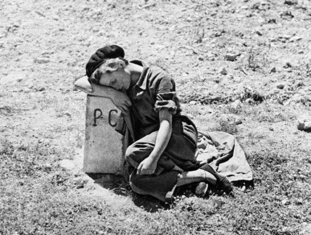 《诺曼底登陆》 罗伯特·卡帕摄