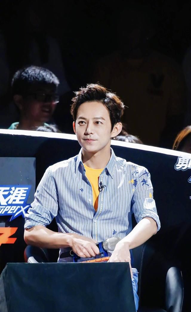 何老师是第二个拿到微博粉丝过亿的人,那第一