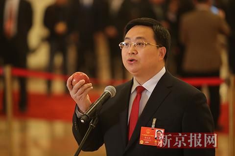 2018全国两会丨云南昭通市长郭大进:一个苹果