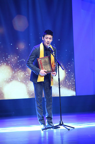 陆毅《胭脂》斩获大奖 获演技人气双认可 陆毅《胭脂》斩获大奖 获演技人气双认可