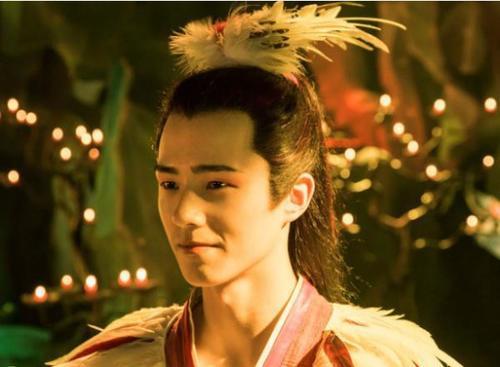 刘昊然头顶鸟毛杨幂头戴鸟窝,刘亦菲:大家都让