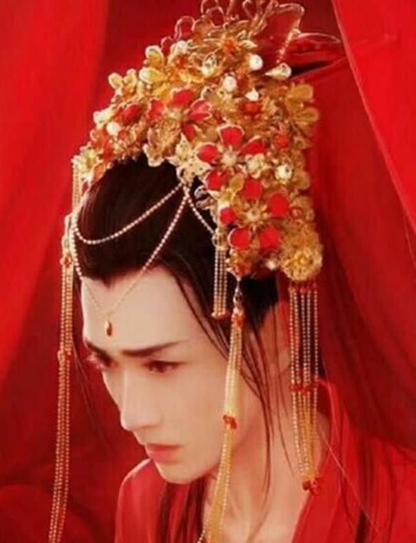 男神朱一龙挑战女装,惊艳了整个夏天,网友:男人