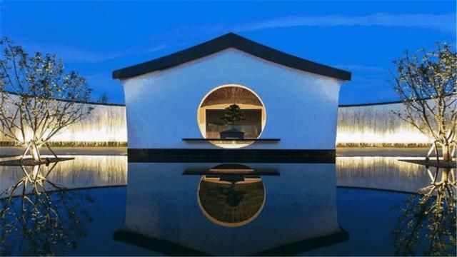 中国最贵的酒店,耗资33亿,10年才建成,住一晚8