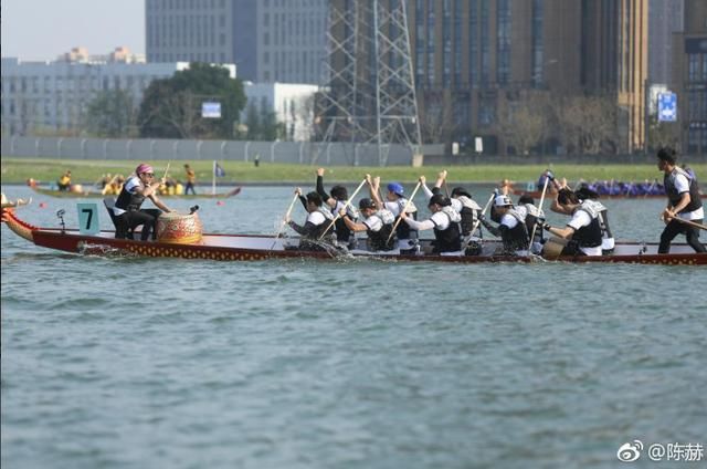 跑男龙舟争赛之夜,邓超泣不成声,陈赫称创历史