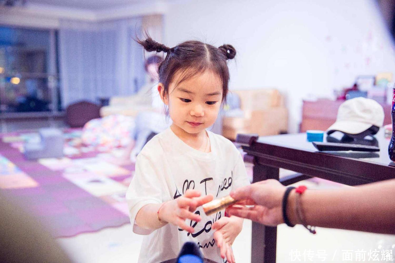 戚薇女儿录节目方言频出, 一句话引戚薇李承铉