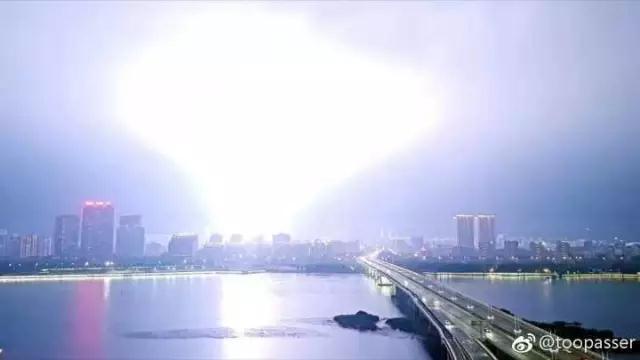 黑夜瞬间被照亮！福州20分钟打了128次雷