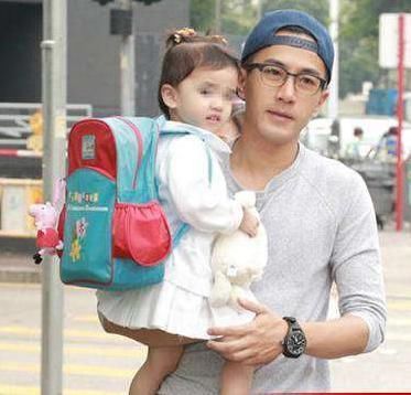 杨幂妹妹中考成绩单曝光,智商天差地别,刘恺威