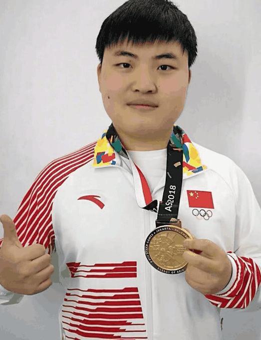 路人王眼中的小狗和大魔王,对小狗评价高,但与