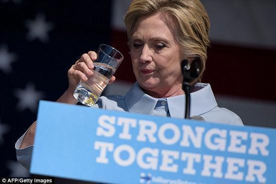 希拉里中暑险晕倒 短暂休息后拉风复出