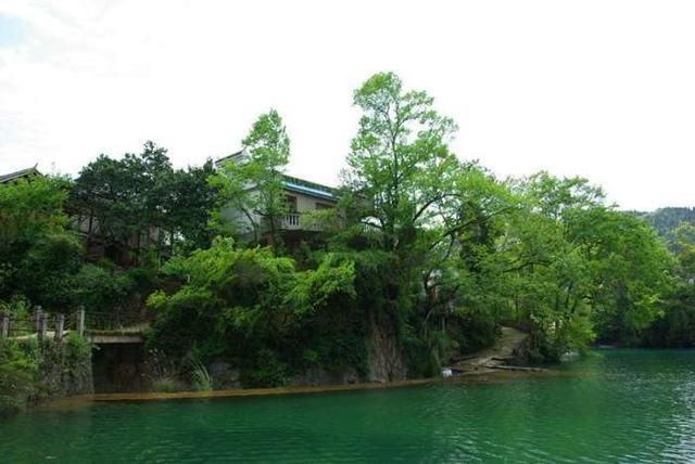 贵州下月将要开通一条新客运高铁,沿途设3站点