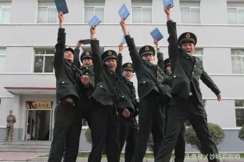 大学生士兵多少年可以转业!三期or兵役12年?