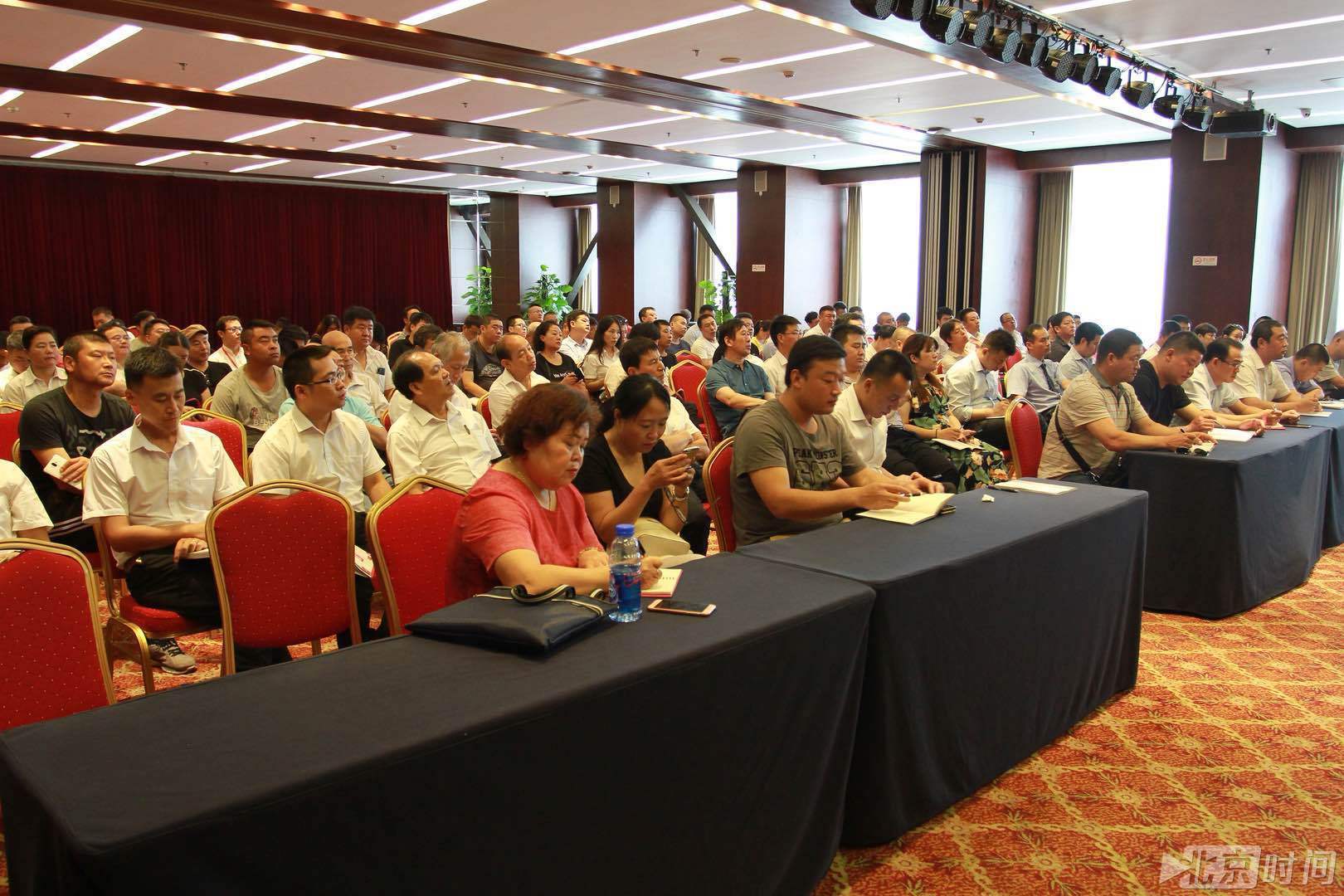 落实电动自行车消防安全 物业负责人参加约谈