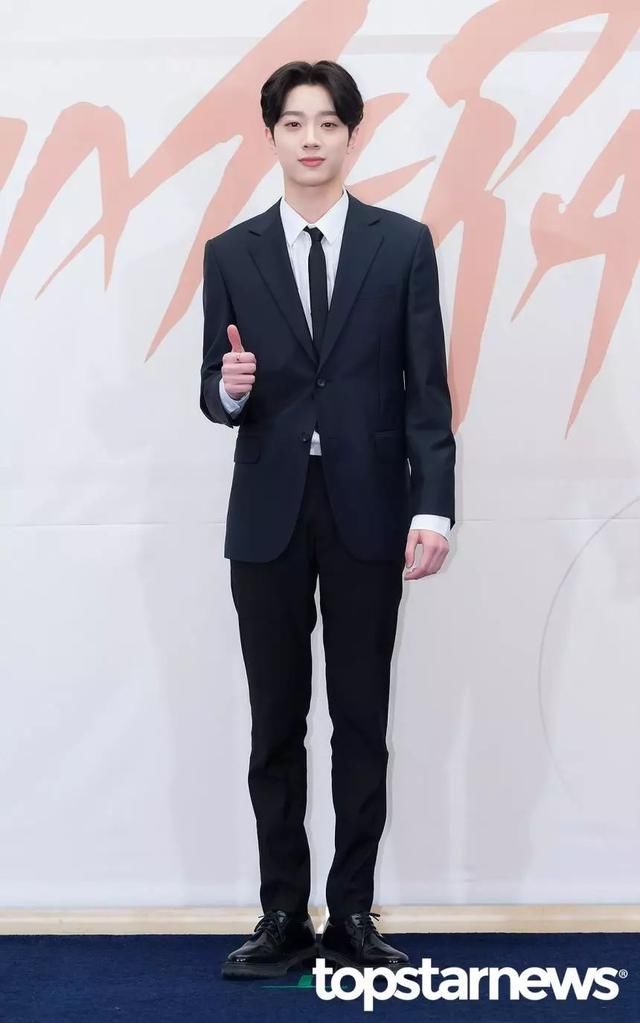 爱豆穿衣榜 | 机场秀场衣品大测试 小哥哥&小姐