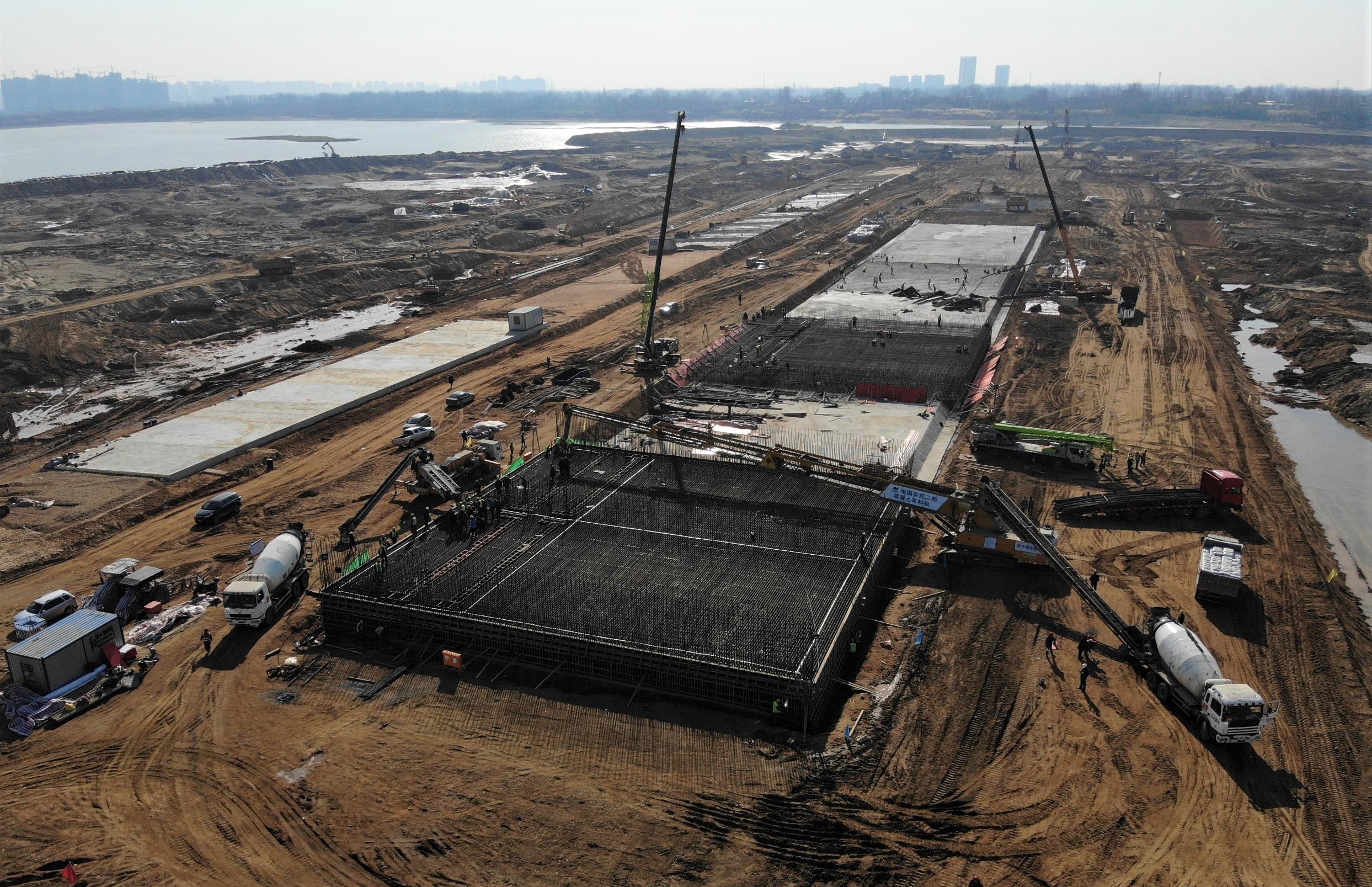 安徽六安城南水利枢纽工程节制闸底板第一仓混凝土开仓浇筑