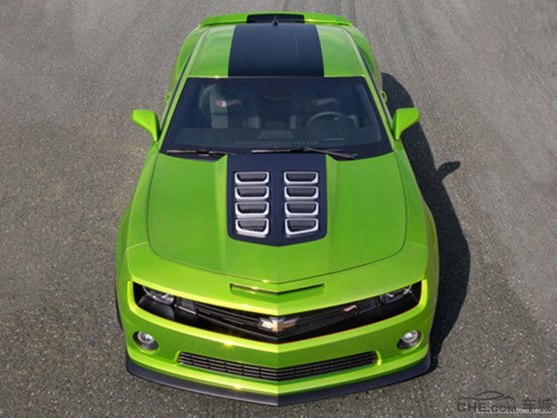 新车的车头十分宽大,充满了霸气.