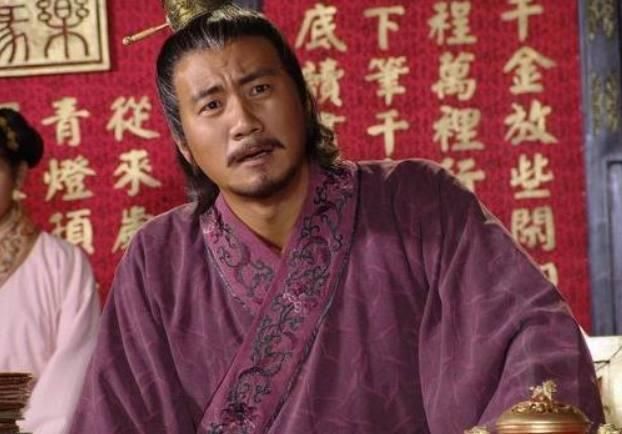 朱元璋走路时跌倒,别人都装作没看见,只有他去扶,朱元璋:杀掉