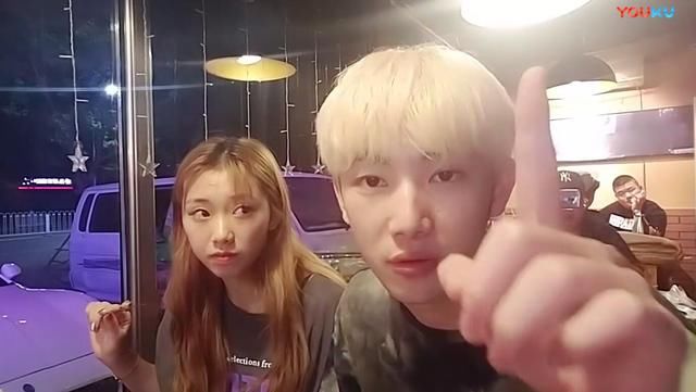 斗鱼主播直播口嗨骂人还抽烟,手机当场被砸!斗