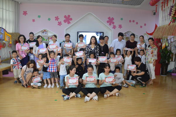 郑州经开区实验幼儿园召开特色期末家长