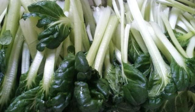 青菜如何炒得才能鲜嫩又发亮 关键要做对这一