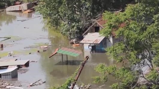 赫尔松地区洪水开始消退 水位已下降到5米左右